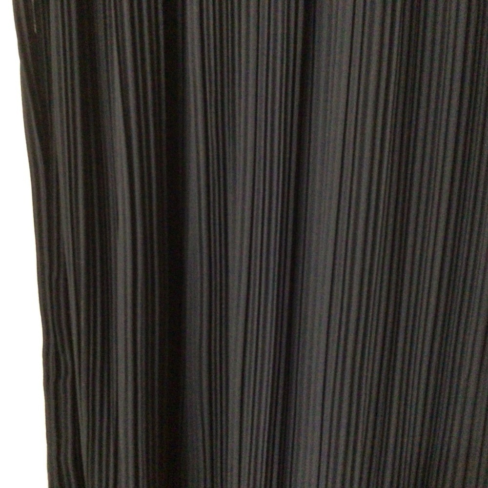 Elegant Black Pleated Midi Shift Dress - Picture 3 of 8